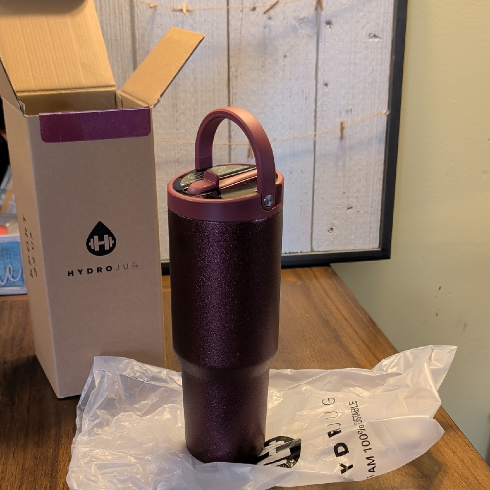 HydroJug Sport 32 Oz - Limited Edition - Winterberry - NIB